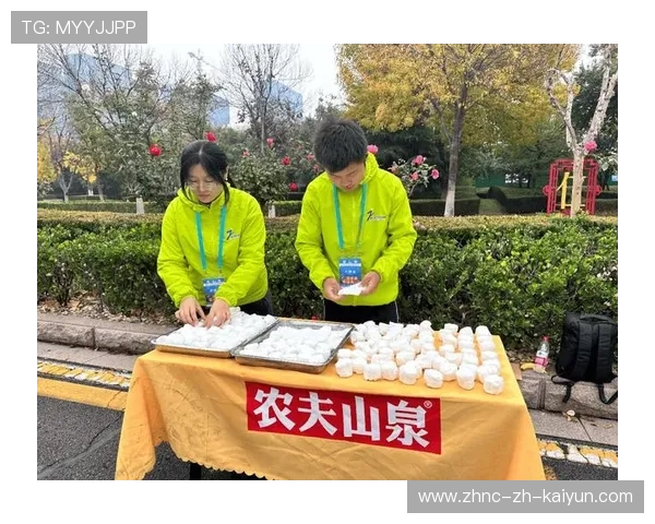 世界马拉松城市赛加大赛事绿色志愿者投入，马拉松挂牌志愿者